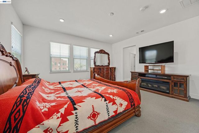 52 Redberry Loop, Brentwood, CA 94513