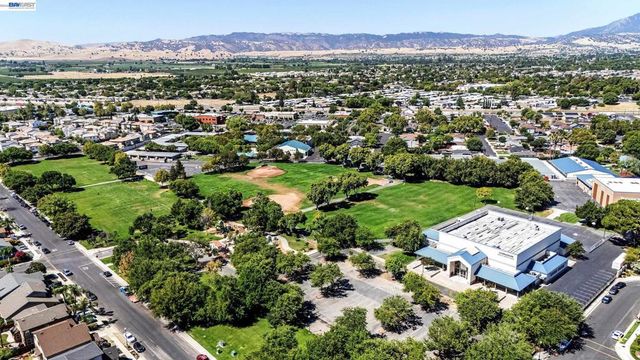 52 Redberry Loop, Brentwood, CA 94513