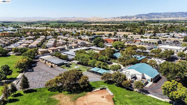 52 Redberry Loop, Brentwood, CA 94513