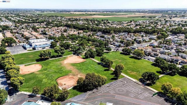 52 Redberry Loop, Brentwood, CA 94513