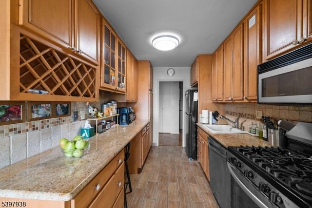 2000 Linwood Ave 9W, Fort Lee Boro, NJ 07024