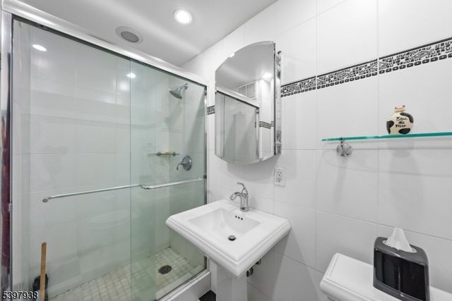 2000 Linwood Ave 9W, Fort Lee Boro, NJ 07024