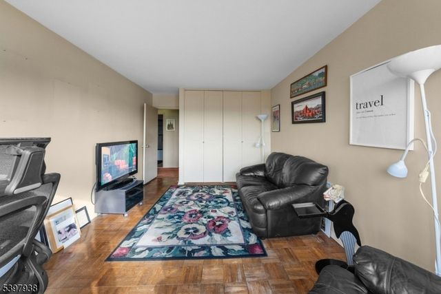 2000 Linwood Ave 9W, Fort Lee Boro, NJ 07024