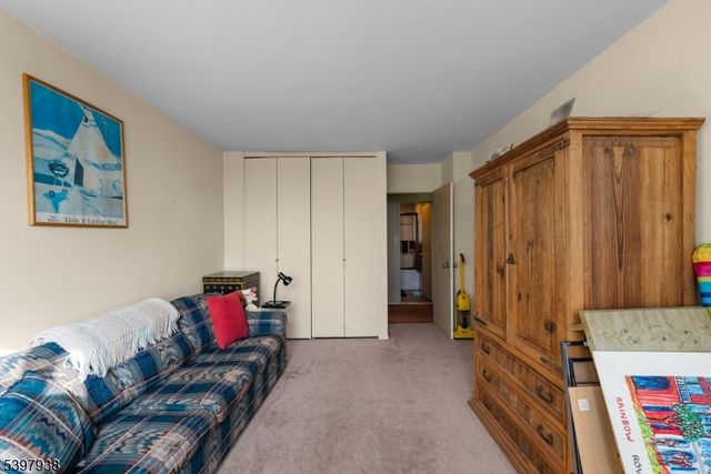 2000 Linwood Ave 9W, Fort Lee Boro, NJ 07024