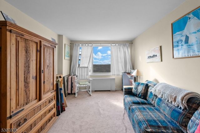 2000 Linwood Ave 9W, Fort Lee Boro, NJ 07024