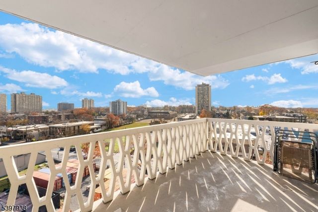 2000 Linwood Ave 9W, Fort Lee Boro, NJ 07024