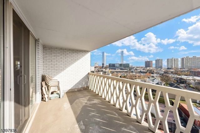 2000 Linwood Ave 9W, Fort Lee Boro, NJ 07024