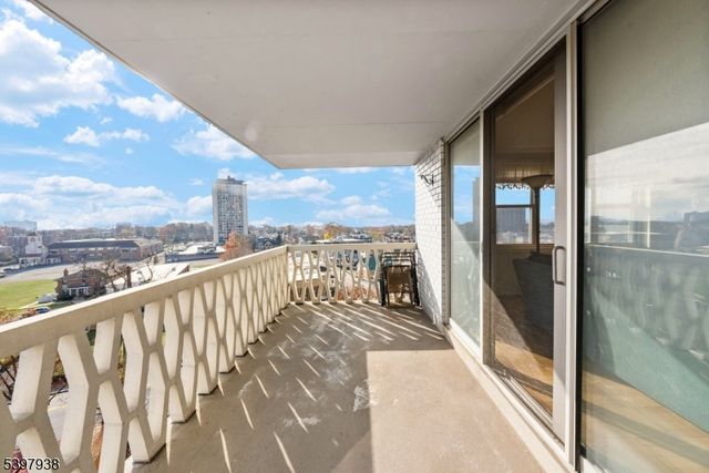 2000 Linwood Ave 9W, Fort Lee Boro, NJ 07024