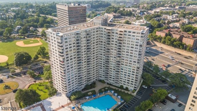 2000 Linwood Ave 9W, Fort Lee Boro, NJ 07024