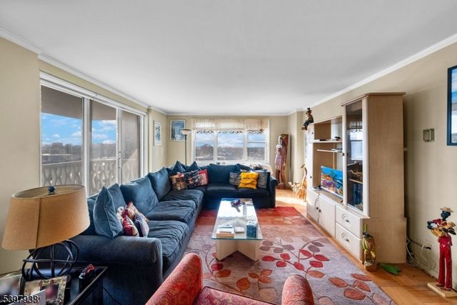 2000 Linwood Ave 9W, Fort Lee Boro, NJ 07024