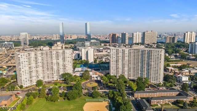 2000 Linwood Ave 9W, Fort Lee Boro, NJ 07024