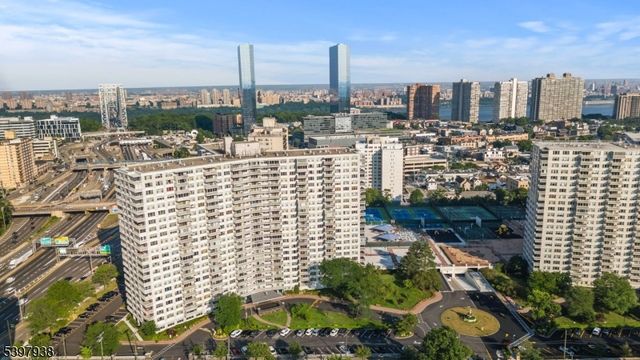 2000 Linwood Ave 9W, Fort Lee Boro, NJ 07024