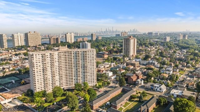 2000 Linwood Ave 9W, Fort Lee Boro, NJ 07024