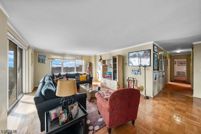 2000 Linwood Ave 9W, Fort Lee Boro, NJ 07024