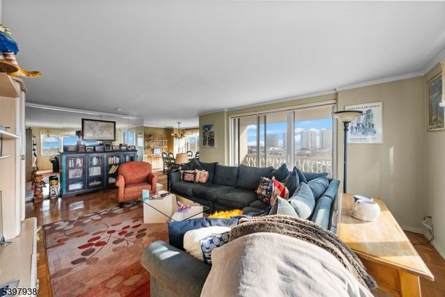 2000 Linwood Ave 9W, Fort Lee Boro, NJ 07024