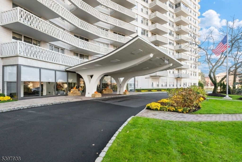 2000 Linwood Ave 9W, Fort Lee Boro, NJ 07024