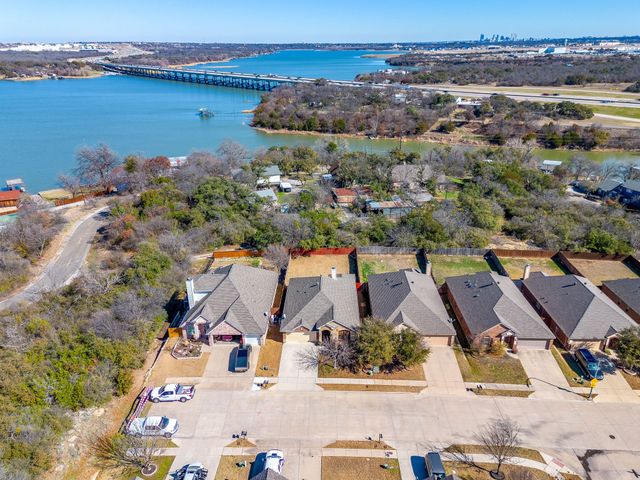 8605 Vista Royale Drive, Fort Worth, TX 76108