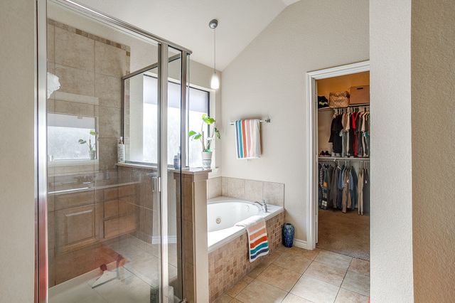 8605 Vista Royale Drive, Fort Worth, TX 76108