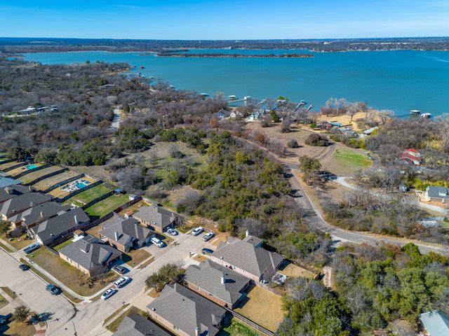 8605 Vista Royale Drive, Fort Worth, TX 76108