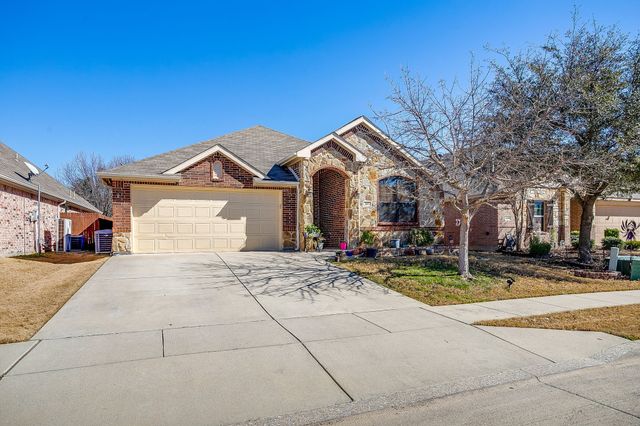 8605 Vista Royale Drive, Fort Worth, TX 76108