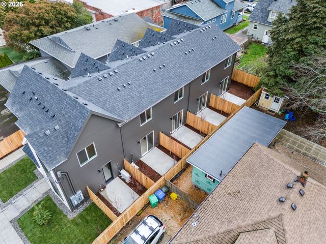 1660 Se UMATILLA St 3, Portland, OR 97202