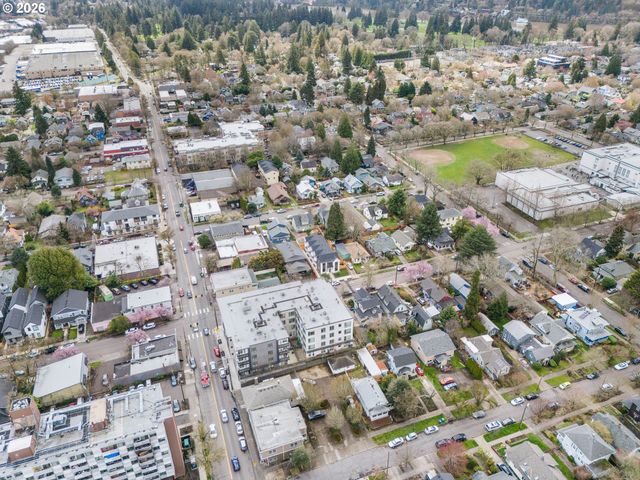 1660 Se UMATILLA St 3, Portland, OR 97202