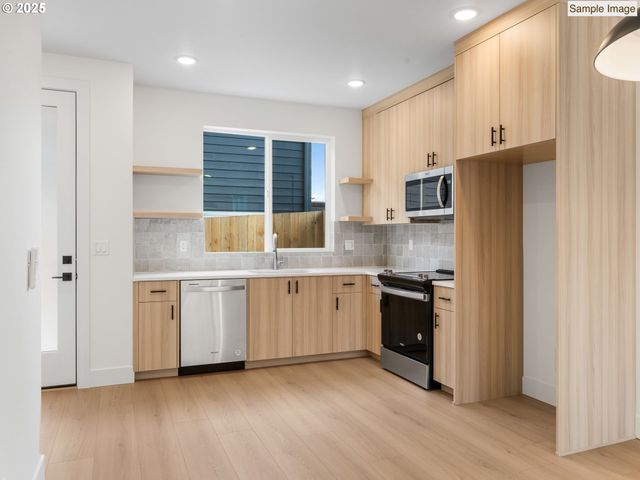 1660 Se UMATILLA St 3, Portland, OR 97202
