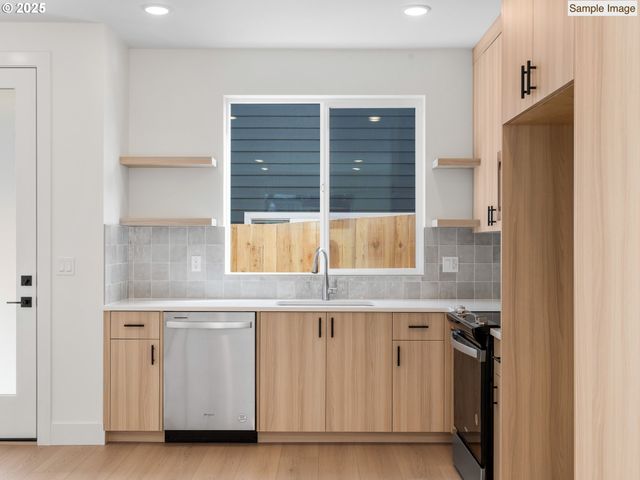 1660 Se UMATILLA St 3, Portland, OR 97202