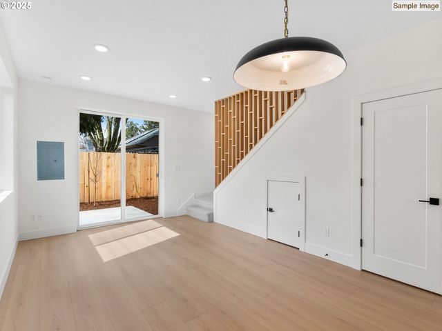 1660 Se UMATILLA St 3, Portland, OR 97202