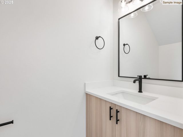 1660 Se UMATILLA St 3, Portland, OR 97202