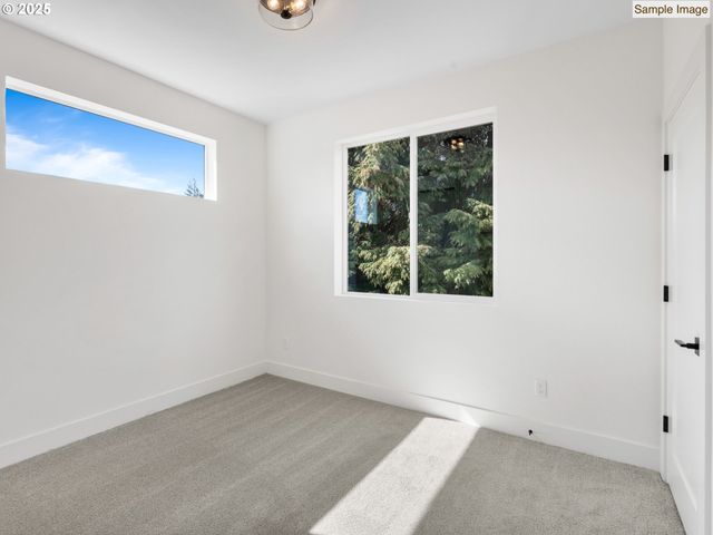 1660 Se UMATILLA St 3, Portland, OR 97202