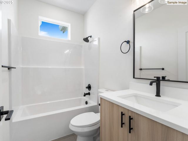 1660 Se UMATILLA St 3, Portland, OR 97202