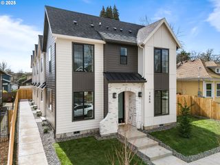 1660 Se UMATILLA St 3, Portland, OR 97202