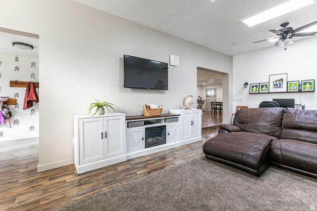 610 E PAGES LN, Centerville, UT 84014