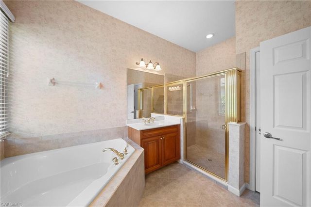 7914 Founders CIR, Naples, FL 34104