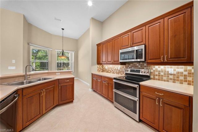 7914 Founders CIR, Naples, FL 34104
