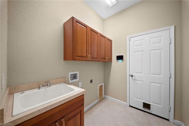 7914 Founders CIR, Naples, FL 34104