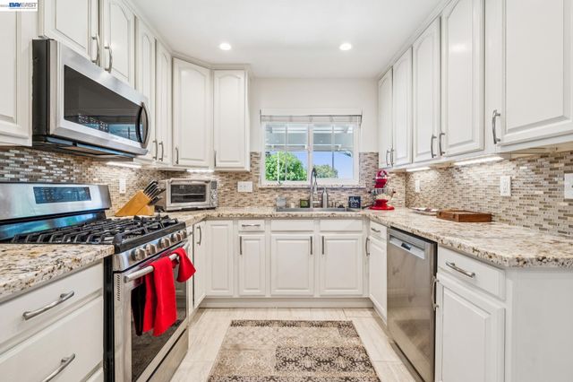 2485 Medallion Dr, Union City, CA 94587