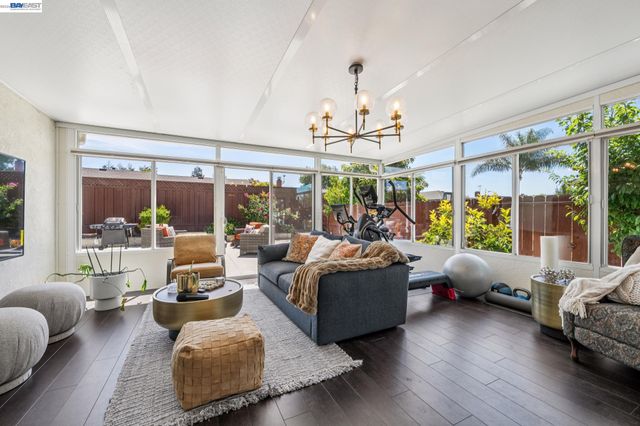 2485 Medallion Dr, Union City, CA 94587