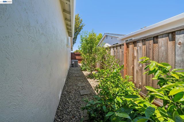 2485 Medallion Dr, Union City, CA 94587