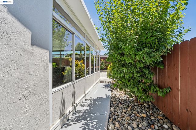 2485 Medallion Dr, Union City, CA 94587