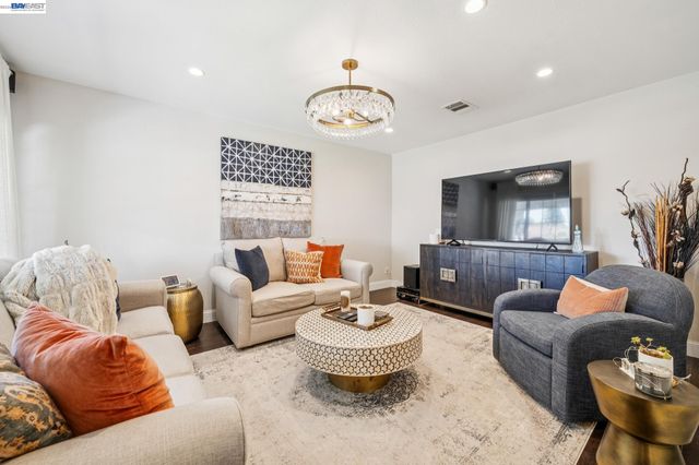 2485 Medallion Dr, Union City, CA 94587