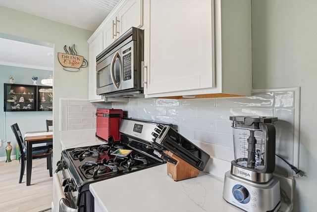 152 S Main Street 152, Uxbridge, MA 01569