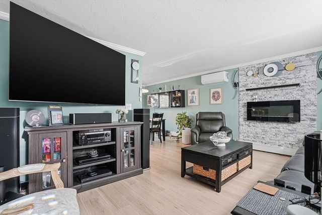 152 S Main Street 152, Uxbridge, MA 01569