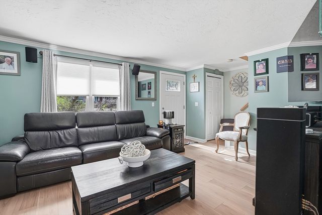 152 S Main Street 152, Uxbridge, MA 01569