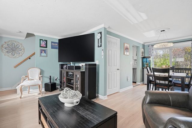 152 S Main Street 152, Uxbridge, MA 01569