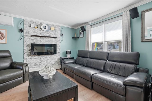 152 S Main Street 152, Uxbridge, MA 01569