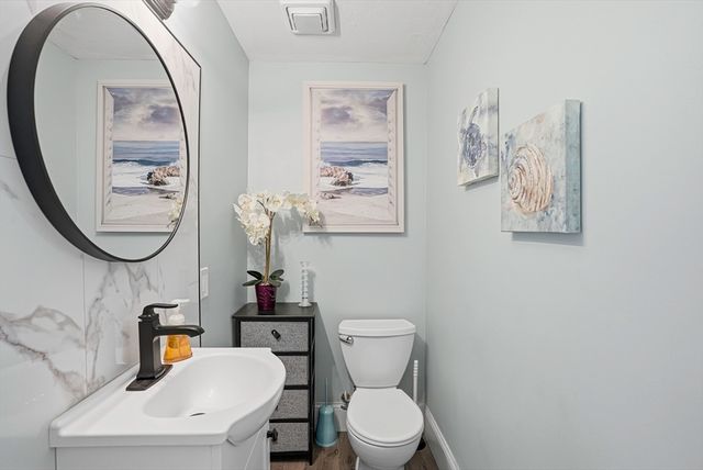 152 S Main Street 152, Uxbridge, MA 01569