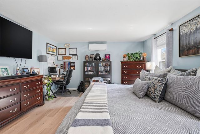 152 S Main Street 152, Uxbridge, MA 01569