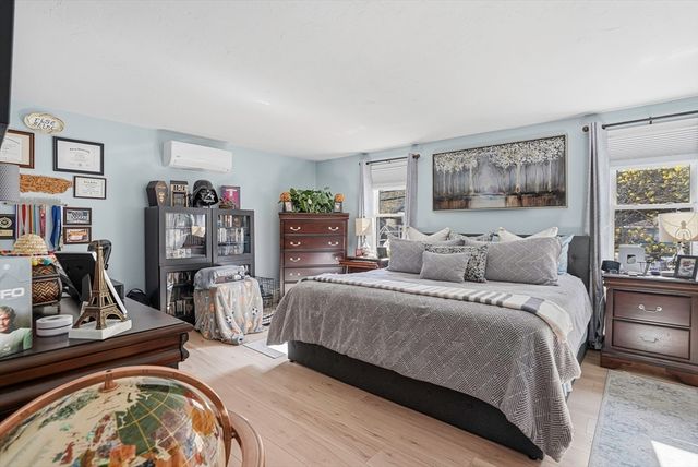 152 S Main Street 152, Uxbridge, MA 01569